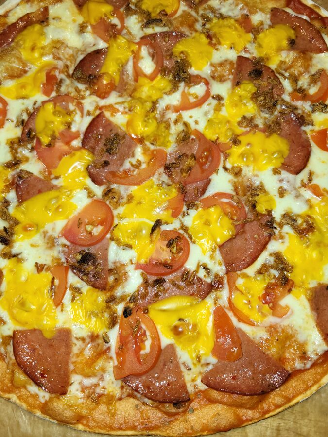 The smelly peperoni - tomato sauce, cheese, pepperoni with chili, roasted onions, tomatoes, cheddar cheese
